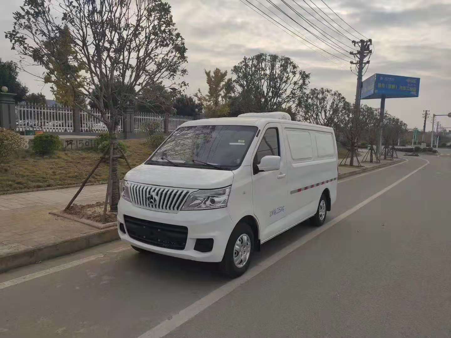 长安睿行M80面包冷藏车（容积3.6...