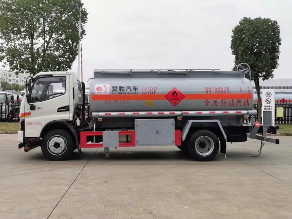 8.5方国六江淮运油车